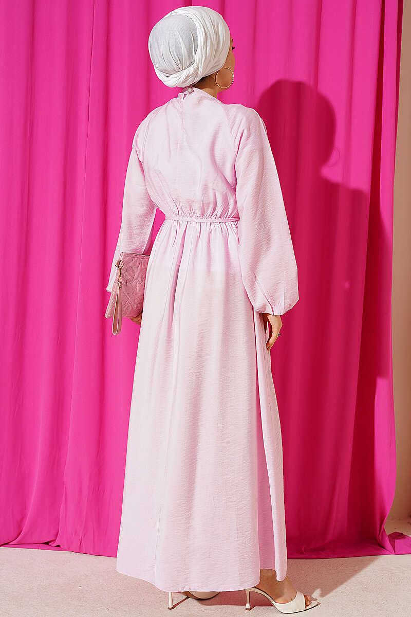https://cdn.pazarium.com.tr/gogus-firfir-detayli-ip-kusakli-elbise-pembe-807617-19-B.jpg