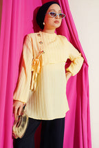 https://cdn.pazarium.com.tr/gold-aksesuarli-yan-baglamali-tunik-sari-811487-20-B.jpg