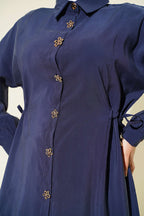 https://cdn.pazarium.com.tr/gold-cicek-dugmeli-yani-tunelli-ikili-takim-lacivert-802475-19-B.jpg