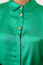 https://cdn.pazarium.com.tr/gold-dugmeli-saten-gomlek-yesil-664982-16-B.jpg