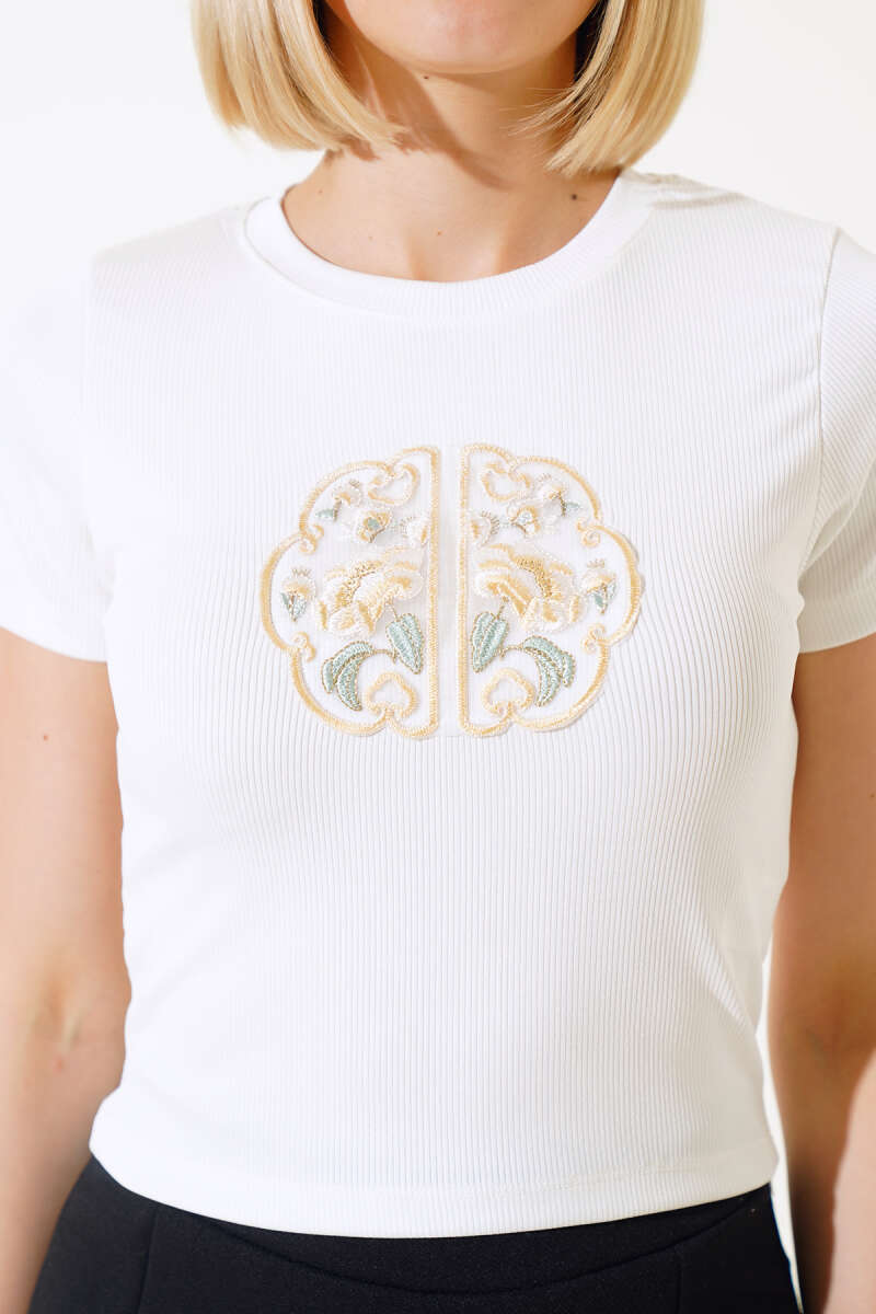 https://cdn.pazarium.com.tr/gold-nakisli-t-shirt-ekru-507644-12-B.jpg