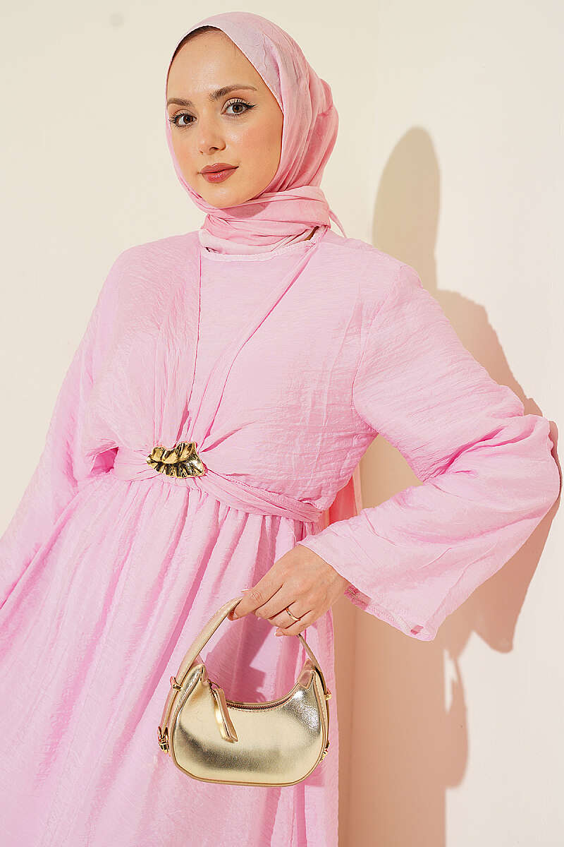 https://cdn.pazarium.com.tr/gold-tokali-onu-baglamali-elbise-pembe-795204-19-B.jpg