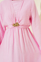 https://cdn.pazarium.com.tr/gold-tokali-onu-baglamali-elbise-pembe-795211-19-B.jpg