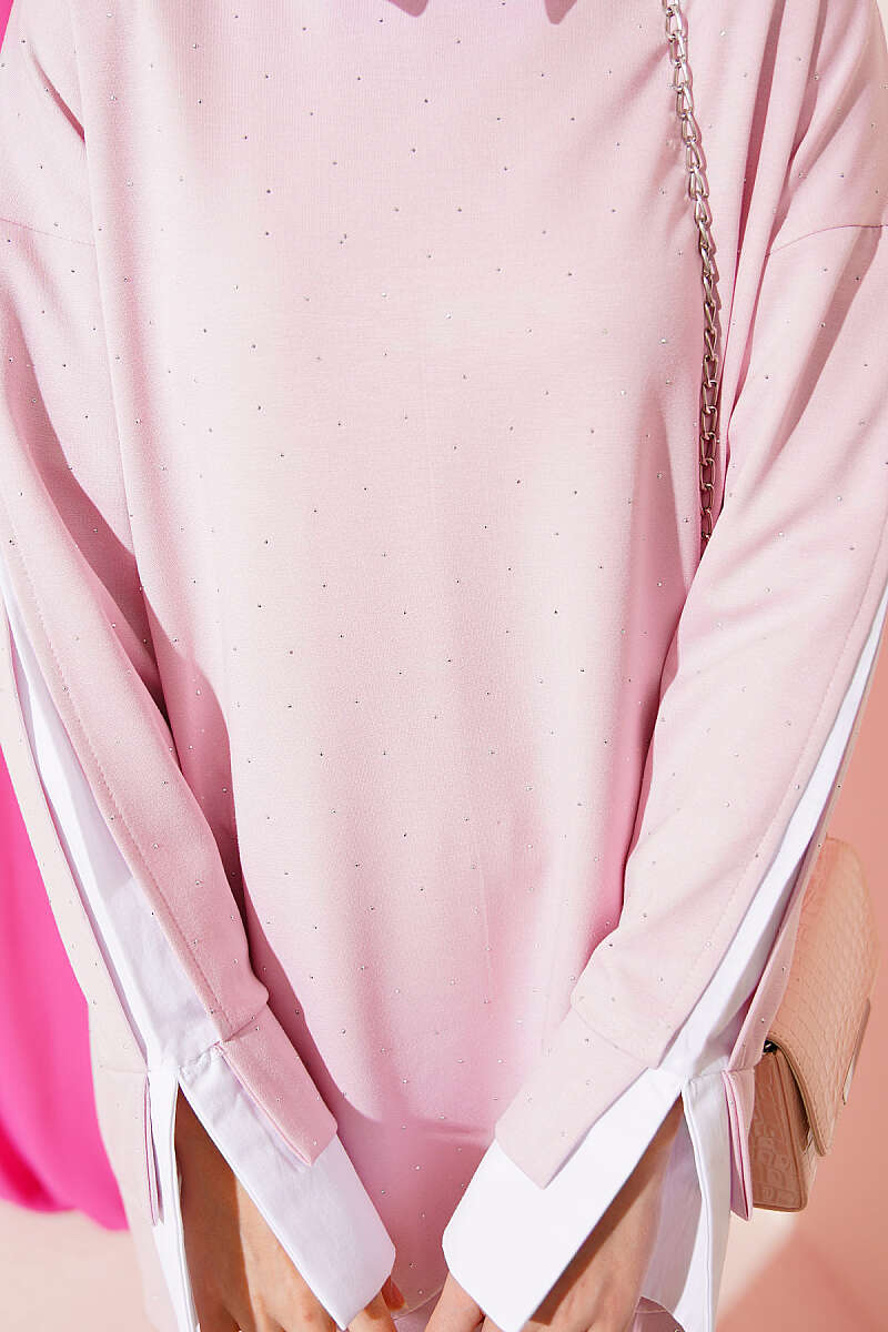 https://cdn.pazarium.com.tr/gomlek-garnili-tas-suslemeli-tunik-pembe-768975-18-B.jpg