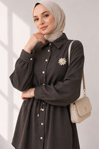 https://cdn.pazarium.com.tr/gomlek-yaka-bel-tunelli-ikili-takim-kahve-803311-19-B.jpg