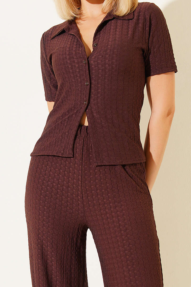 https://cdn.pazarium.com.tr/gomlek-yaka-buble-ikili-takim-kahve-806985-19-B.jpg