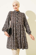 https://cdn.pazarium.com.tr/gomlek-yaka-dugmeli-leopar-tunik-siyah-818884-20-B.jpg