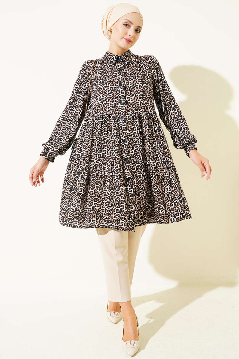 https://cdn.pazarium.com.tr/gomlek-yaka-dugmeli-leopar-tunik-siyah-818885-20-B.jpg