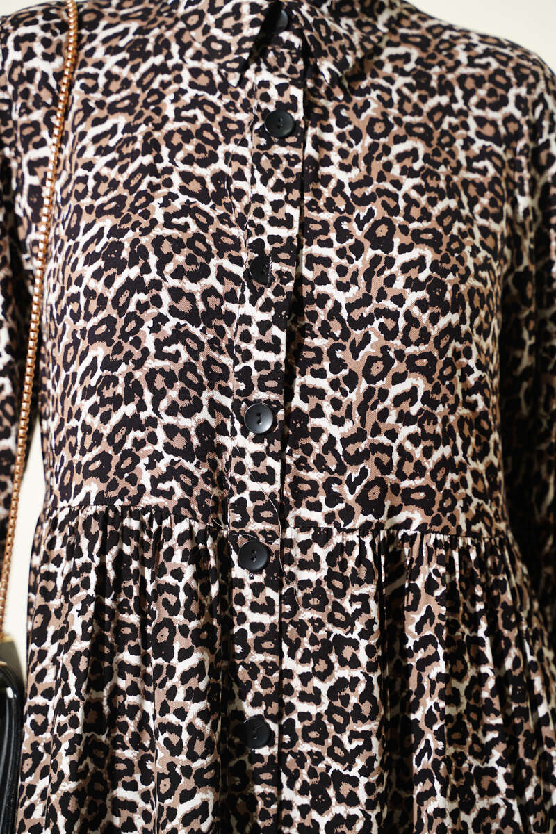 https://cdn.pazarium.com.tr/gomlek-yaka-dugmeli-leopar-tunik-siyah-818887-20-B.jpg