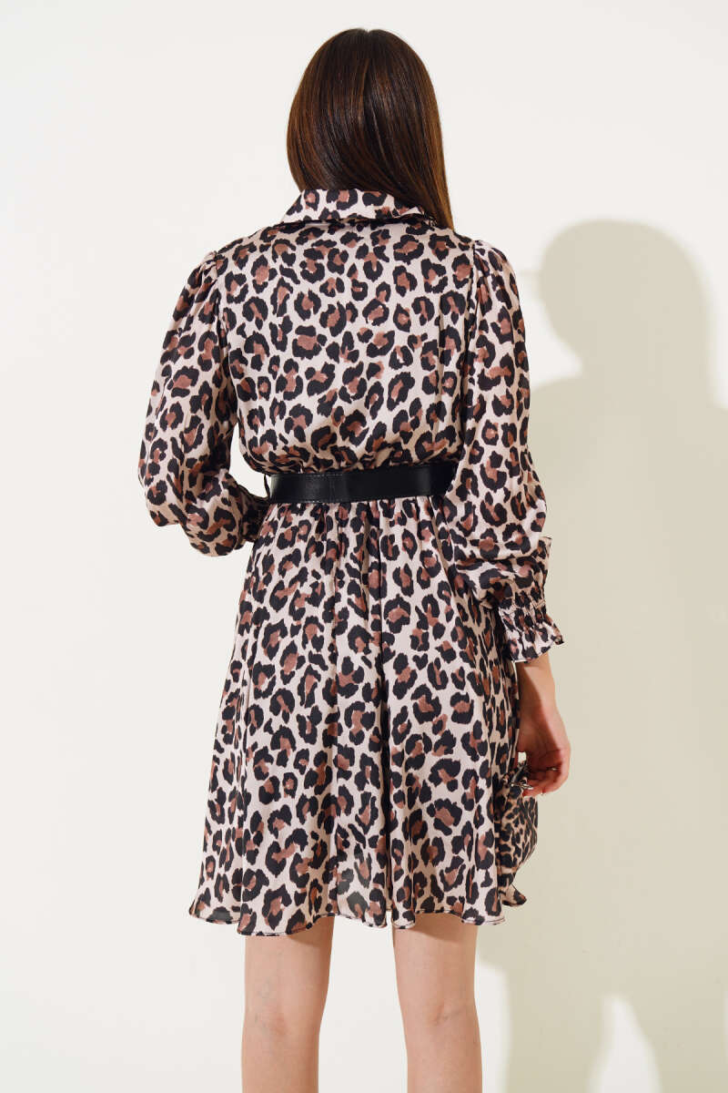 https://cdn.pazarium.com.tr/gomlek-yaka-saten-midi-elbise-leopar-543760-12-B.jpg