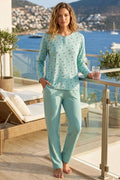 https://cdn.pazarium.com.tr/gul-baskili-dugmeli-fitilli-pijama-takimi-cagla-yesili-840400-20-B.jpg