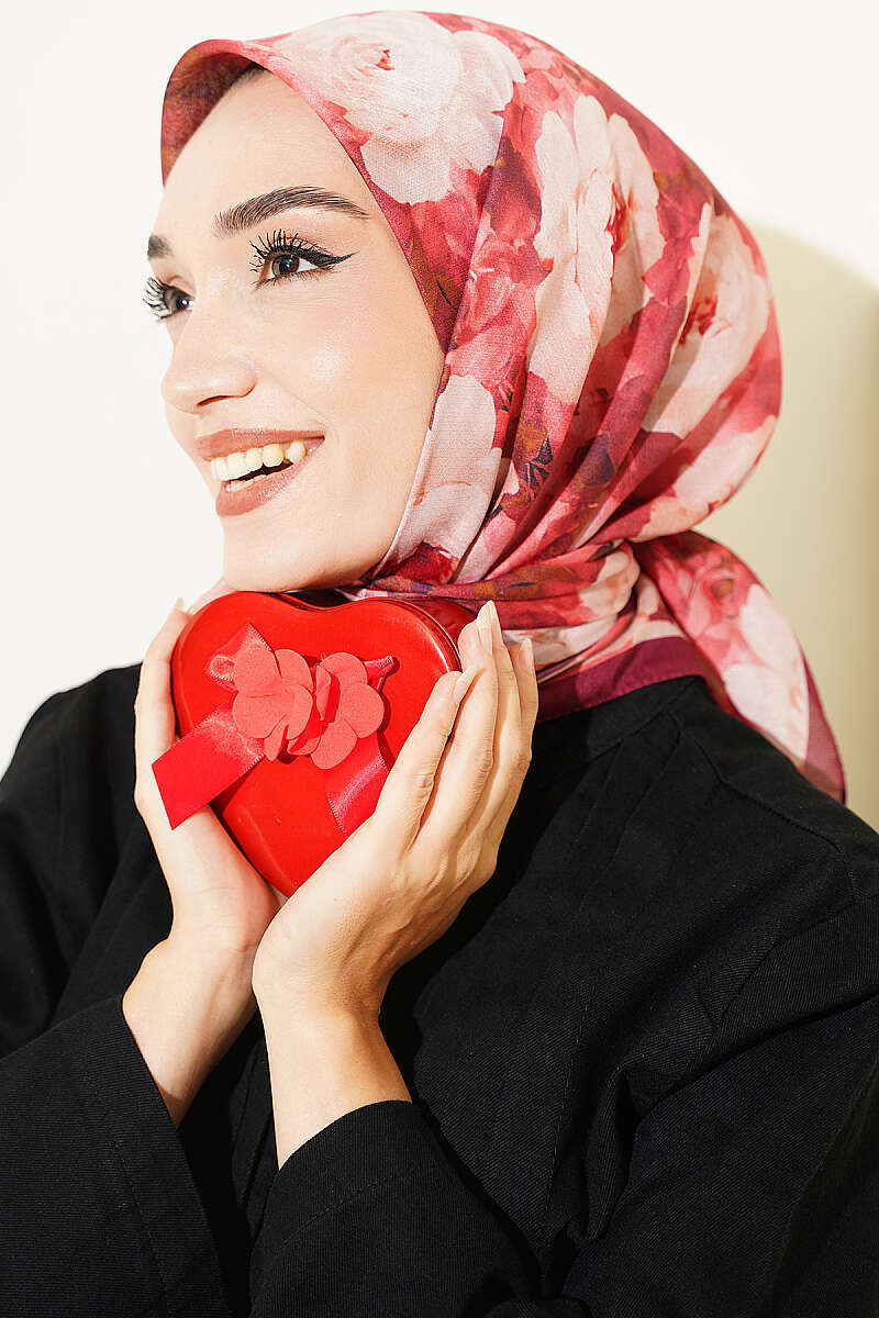 https://cdn.pazarium.com.tr/gul-desenli-soft-esarp-bordo-820883-20-B.jpg
