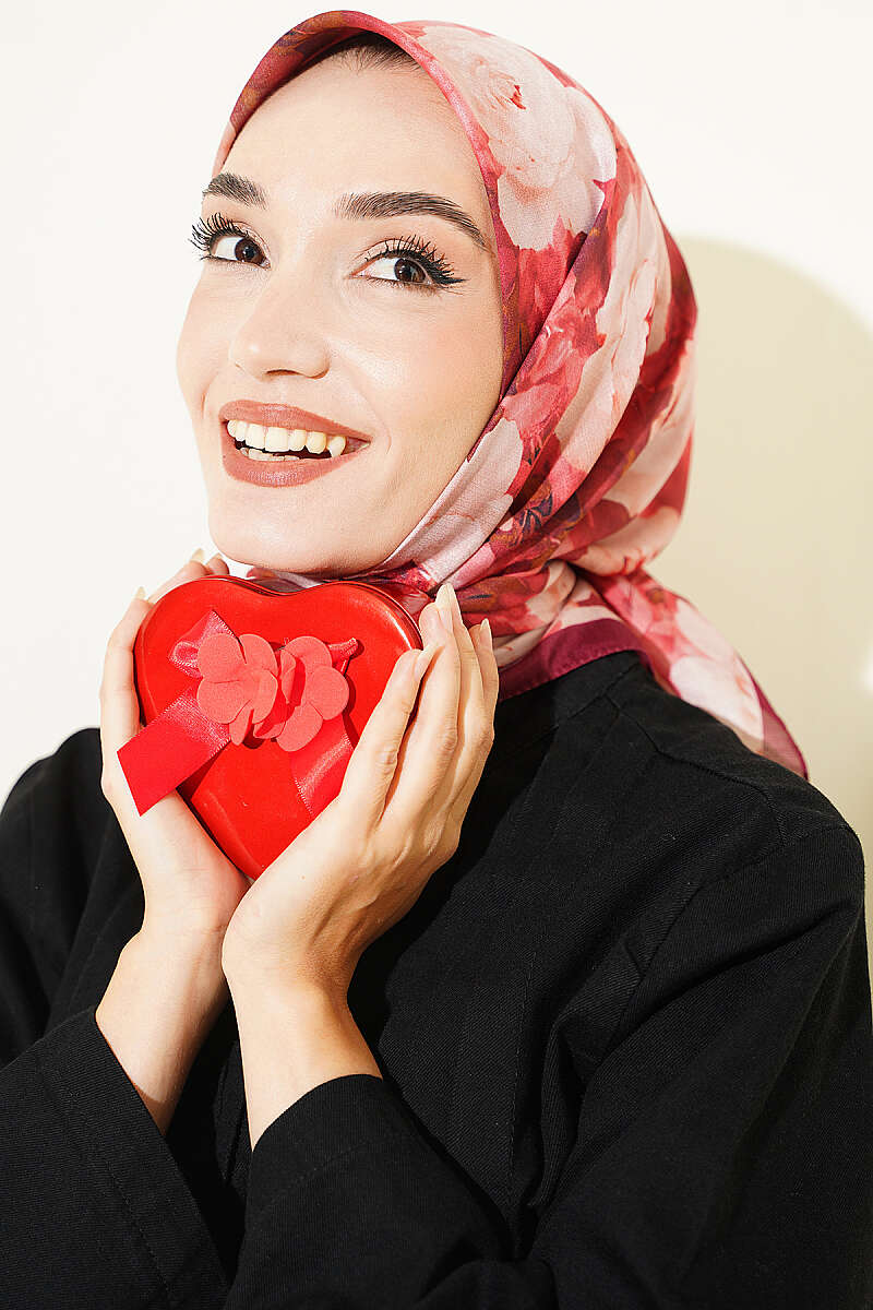 https://cdn.pazarium.com.tr/gul-desenli-soft-esarp-bordo-820884-20-B.jpg