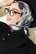 https://cdn.pazarium.com.tr/gul-desenli-soft-esarp-siyah-820891-20-B.jpg