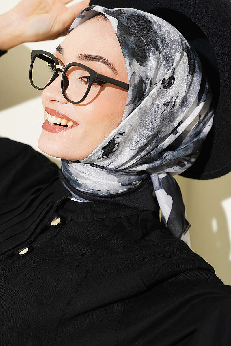 https://cdn.pazarium.com.tr/gul-desenli-soft-esarp-siyah-820891-20-B.jpg