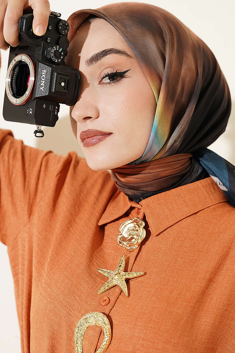 https://cdn.pazarium.com.tr/hologram-desenli-esarp-asorti-10-814044-20-B.jpg