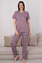 https://cdn.pazarium.com.tr/iki-dugmeli-desenli-viskon-pijama-takimi-leylak-610298-14-B.jpg