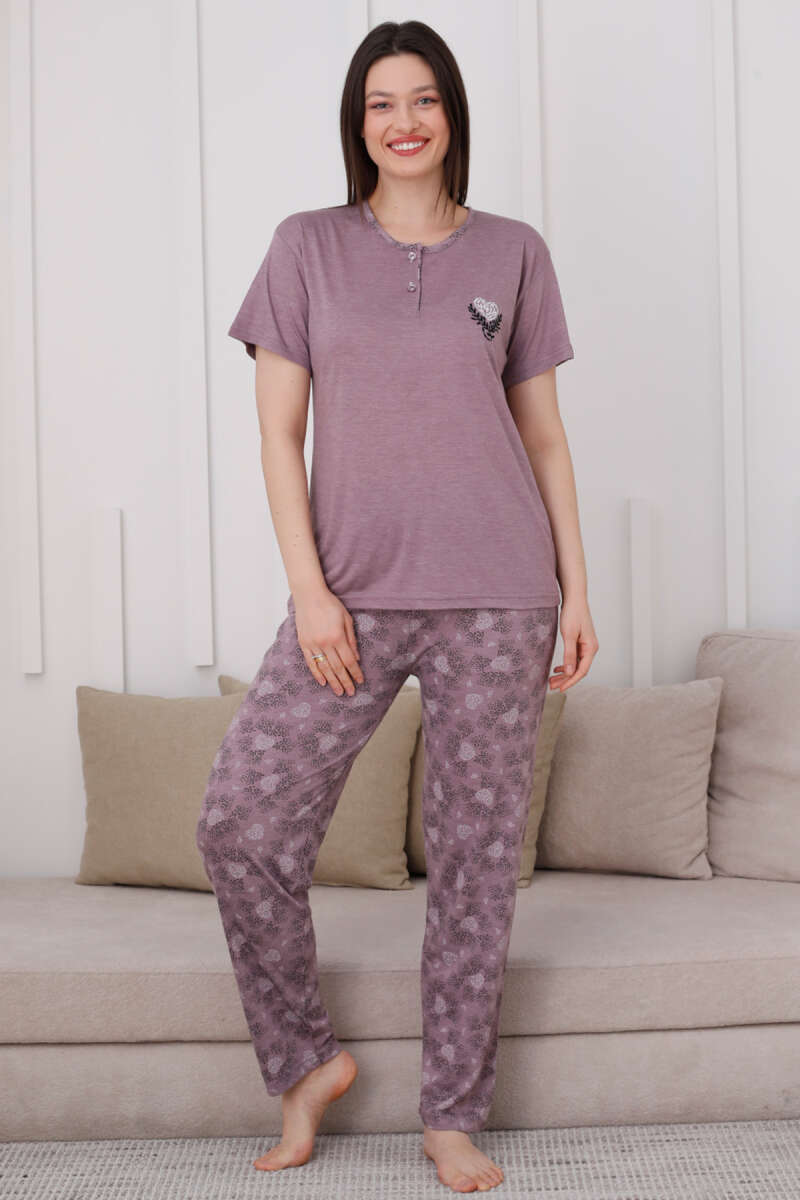 https://cdn.pazarium.com.tr/iki-dugmeli-desenli-viskon-pijama-takimi-leylak-610298-14-B.jpg