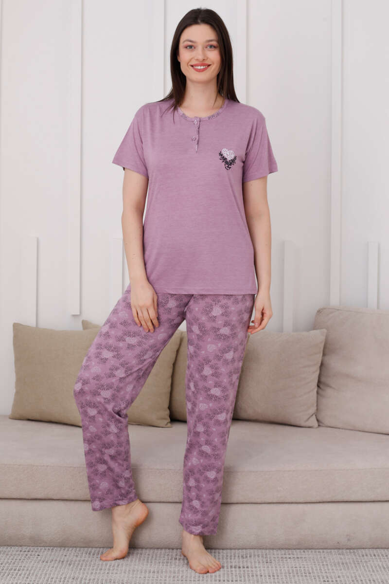 https://cdn.pazarium.com.tr/iki-dugmeli-desenli-viskon-pijama-takimi-lila-610296-14-B.jpg