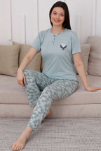 https://cdn.pazarium.com.tr/iki-dugmeli-desenli-viskon-pijama-takimi-mint-610295-14-B.jpg