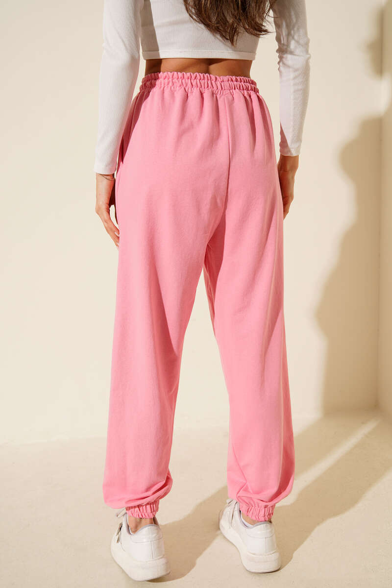 https://cdn.pazarium.com.tr/iki-ip-paca-lastikli-jogger-pantolon-pembe-698467-16-B.jpg