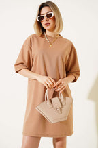 https://cdn.pazarium.com.tr/iki-iplik-basic-uzun-t-shirt-camel-601800-14-B.jpg