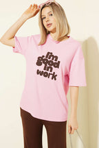 https://cdn.pazarium.com.tr/im-good-in-work-nakisli-t-shirt-pembe-745800-18-B.jpg