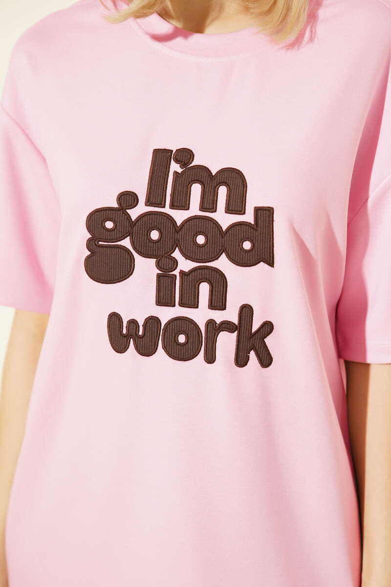 https://cdn.pazarium.com.tr/im-good-in-work-nakisli-t-shirt-pembe-745805-18-B.jpg