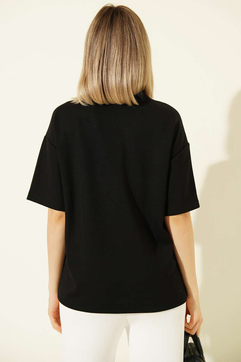 https://cdn.pazarium.com.tr/im-good-in-work-nakisli-t-shirt-siyah-745799-18-B.jpg