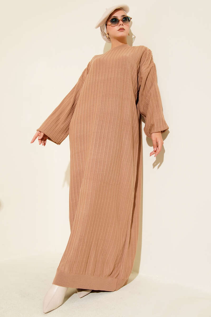 https://cdn.pazarium.com.tr/ince-cizgili-salas-triko-elbise-camel-683634-16-B.jpg