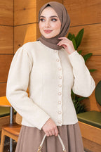 https://www.pazarium.com.tr/inci-dugme-detayli-triko-hirka-ekru-831986-20-B.jpg