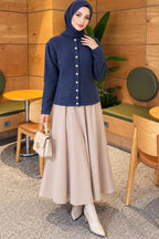 https://www.pazarium.com.tr/inci-dugme-detayli-triko-hirka-indigo-831997-20-B.jpg