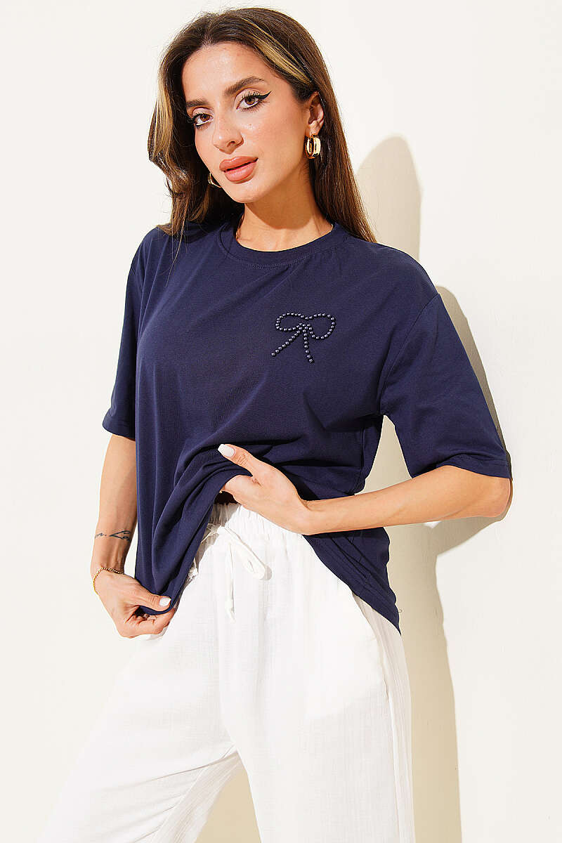 https://cdn.pazarium.com.tr/inci-fiyonk-tasli-t-shirt-lacivert-783527-19-B.jpg