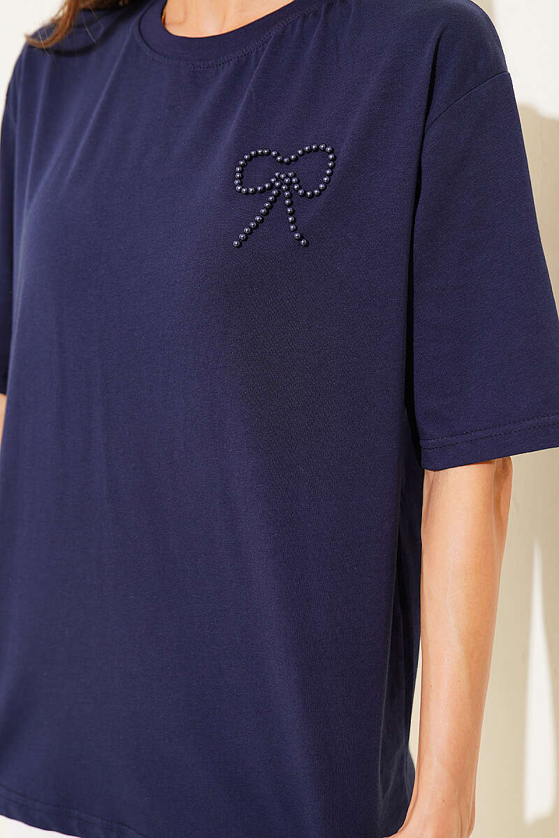 https://cdn.pazarium.com.tr/inci-fiyonk-tasli-t-shirt-lacivert-783530-19-B.jpg