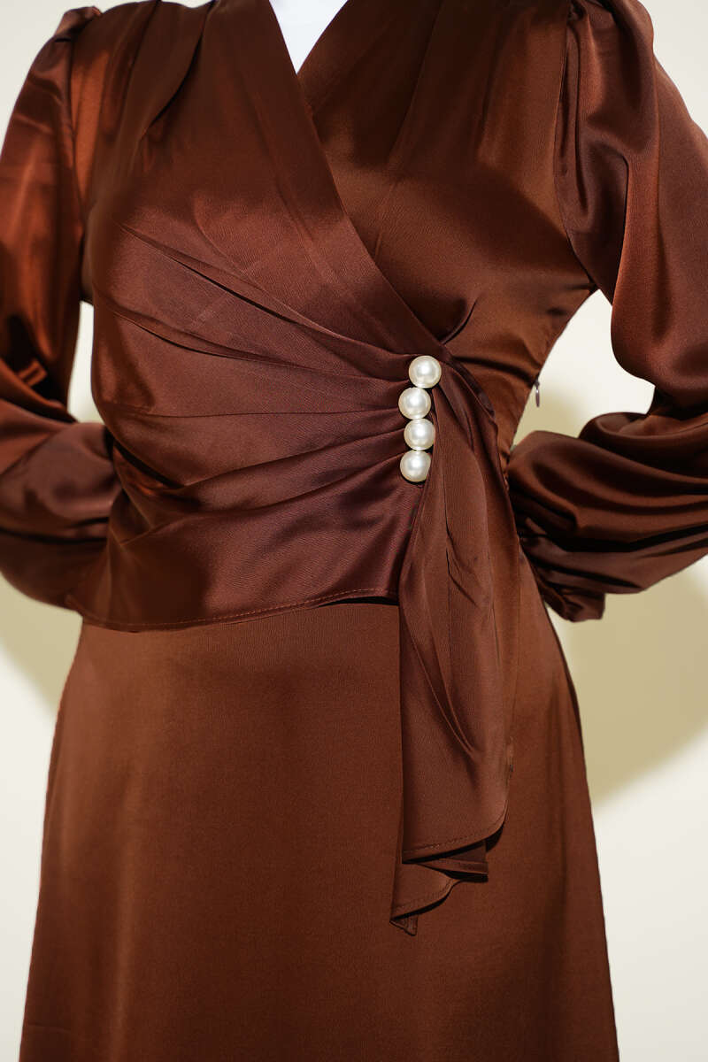 İnci Süslemeli Drapeli Saten Abiye Elbise