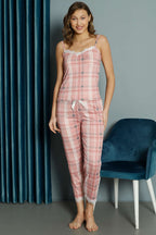 https://cdn.pazarium.com.tr/ip-askili-ekose-desenli-pijama-takimi-pudra-595845-14-B.jpg