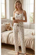 https://cdn.pazarium.com.tr/ip-askili-kurdele-detayli-baskili-pijama-takimi-ekru-799947-19-B.jpg