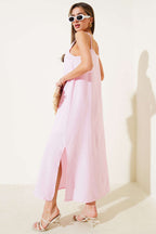 https://cdn.pazarium.com.tr/ip-askili-yan-yirtmacli-muslin-elbise-pembe-625125-15-B.jpg