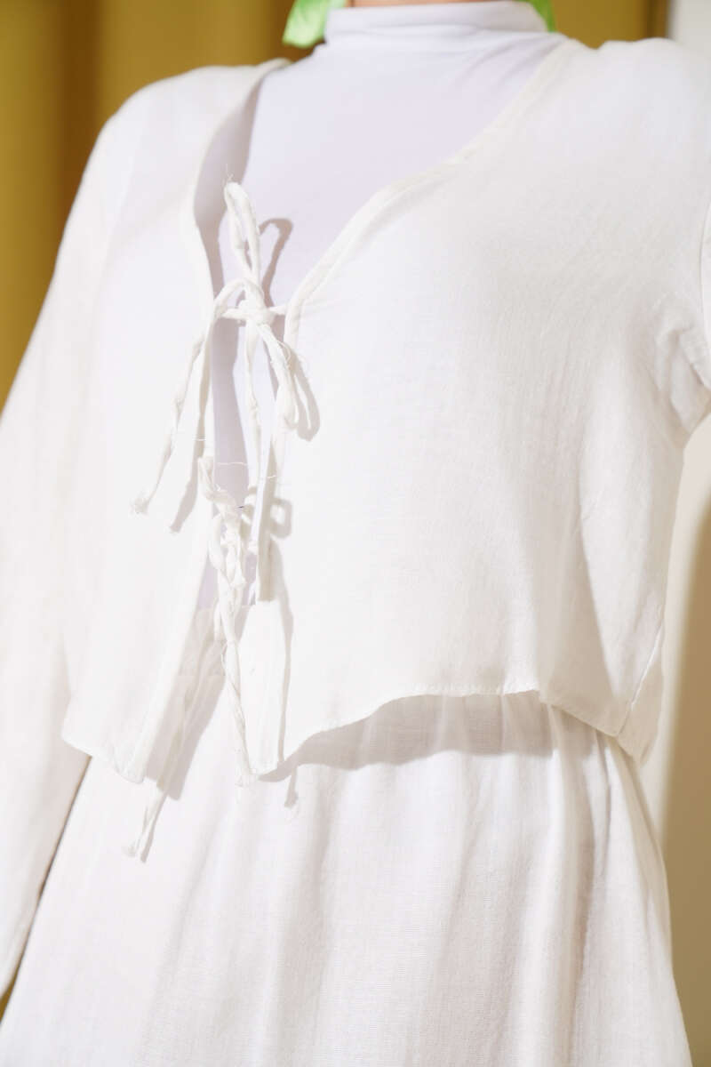 https://cdn.pazarium.com.tr/ip-bagcik-kimono-etekli-ikili-takim-beyaz-659782-15-B.jpg