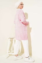 https://cdn.pazarium.com.tr/ip-baglamali-desenli-triko-hirka-pembe-608134-14-B.jpg