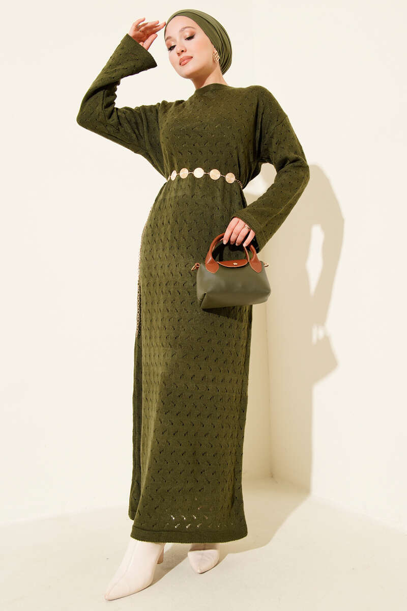Elegant Long Knitted Dress with Belt