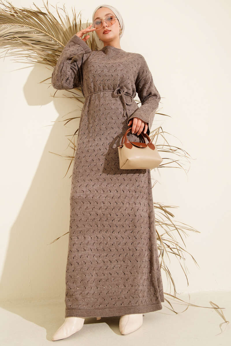 Elegant Long Knitted Dress with Belt