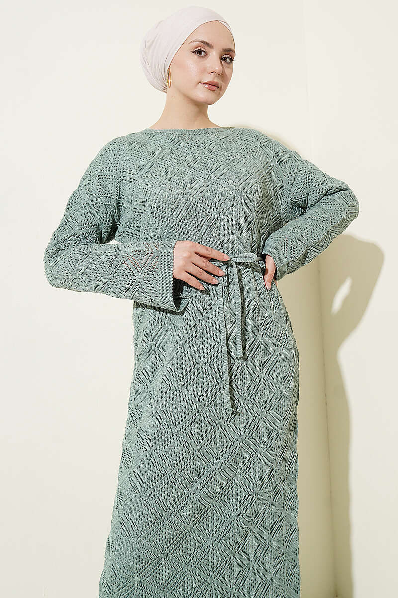 https://cdn.pazarium.com.tr/ip-kusakli-kare-ajurlu-triko-elbise-mint-762825-18-B.jpg