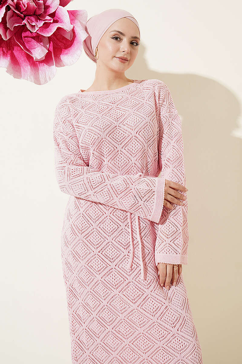 https://cdn.pazarium.com.tr/ip-kusakli-kare-ajurlu-triko-elbise-pembe-762821-18-B.jpg