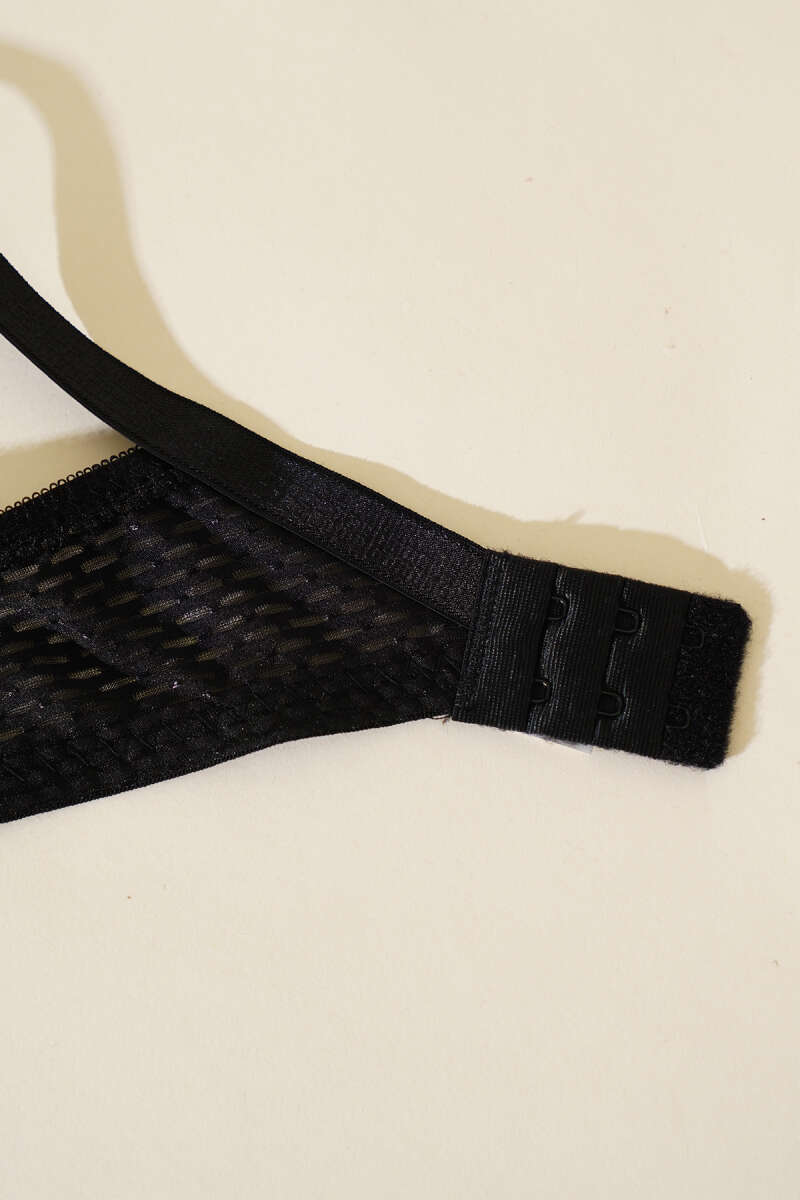 https://cdn.pazarium.com.tr/jakarli-desteksiz-sutyen-siyah-608736-14-B.jpg
