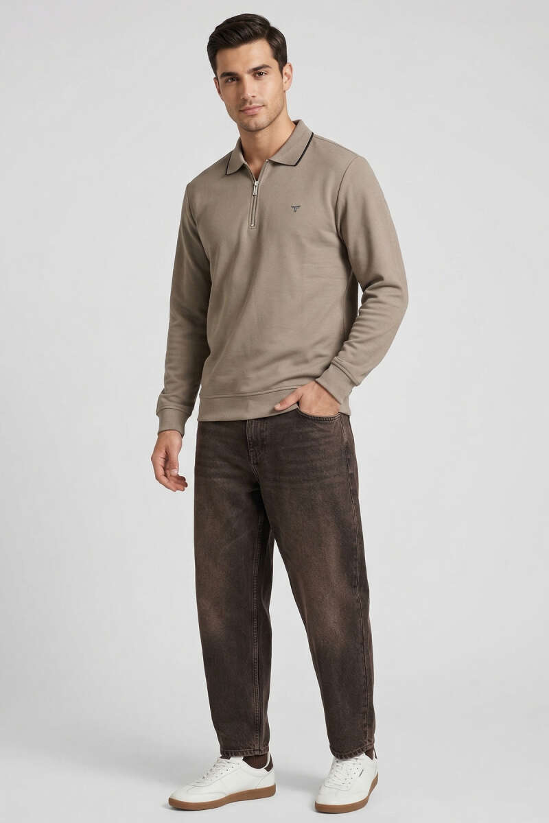 https://cdn.pazarium.com.tr/jakarli-polo-yaka-fermuarli-erkek-sweatshirt-vizon-756549-18-B.jpg