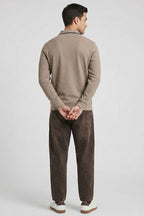 https://cdn.pazarium.com.tr/jakarli-polo-yaka-fermuarli-erkek-sweatshirt-vizon-756550-18-B.jpg