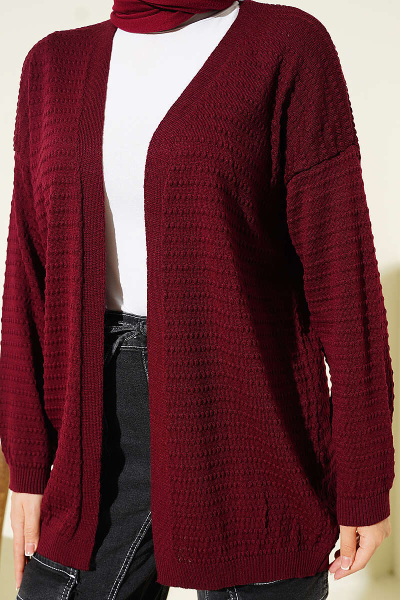 https://cdn.pazarium.com.tr/kabartma-desenli-basic-triko-hirka-bordo-796592-19-B.jpg
