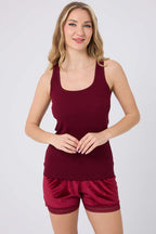 https://cdn.pazarium.com.tr/kadife-sortlu-pijama-takimi-bordo-582522-13-B.jpg