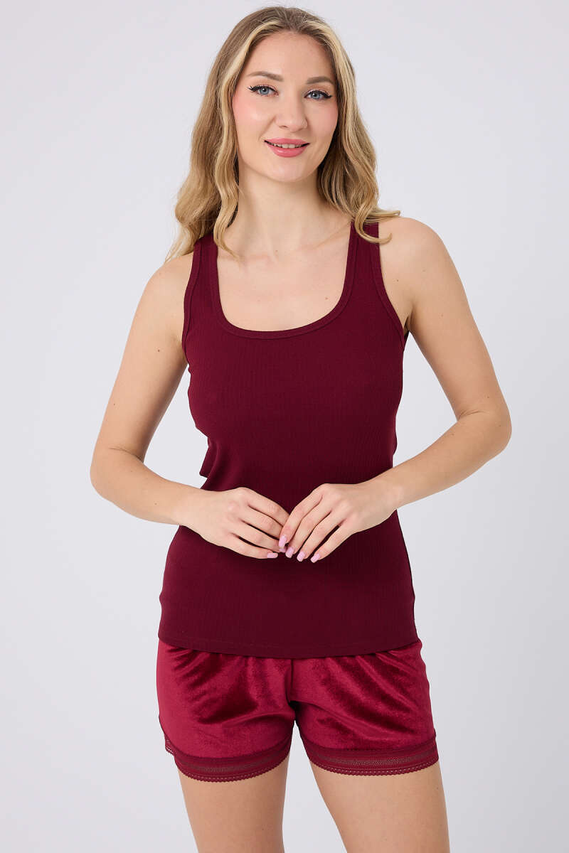 https://cdn.pazarium.com.tr/kadife-sortlu-pijama-takimi-bordo-582522-13-B.jpg
